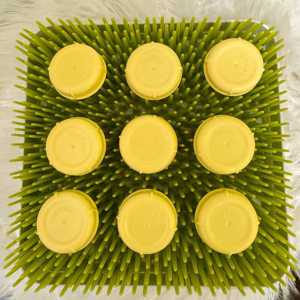 Medela 9 Solid Bottle Lids Screw On Spare Parts PREOWNED Pumping Breastfeeding
